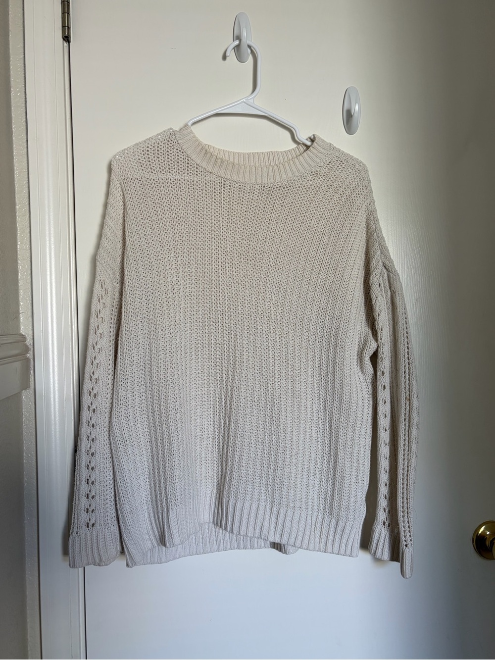 American Eagle Outfitters Cream Crewneck Knit Sweater size XS